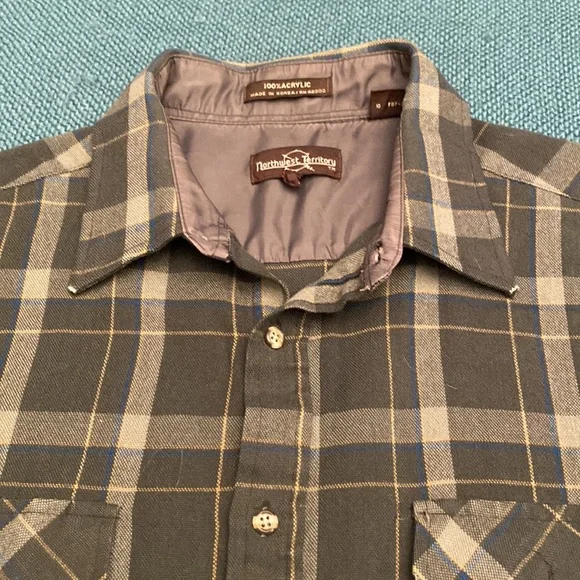 Men’s flannel like shirt. Double pocket placket front. Size XL. - Picture 2 of 9